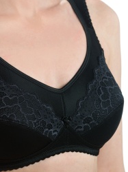 Бюстгальтер ортопедический черный широкими мягкими бретелями, кружево сверху чашки