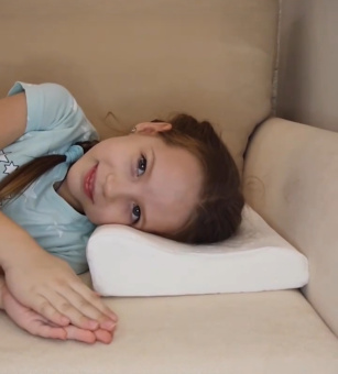 Подушка ортопедическая под голову из материала с эффектом запоминания формы, детская