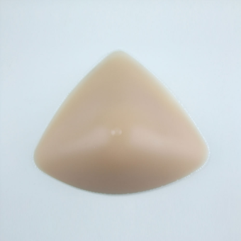 Экзопротез молочной железы Novea треугольной формы из плотной пленки с водоотводящими канавками